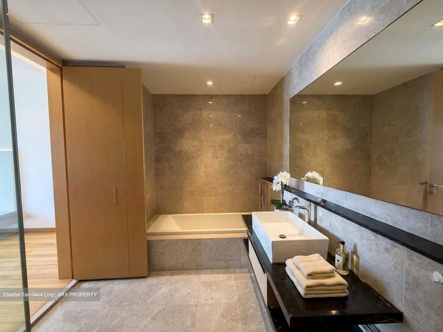 Marina Bay Residences (D1), Condominium #610284001